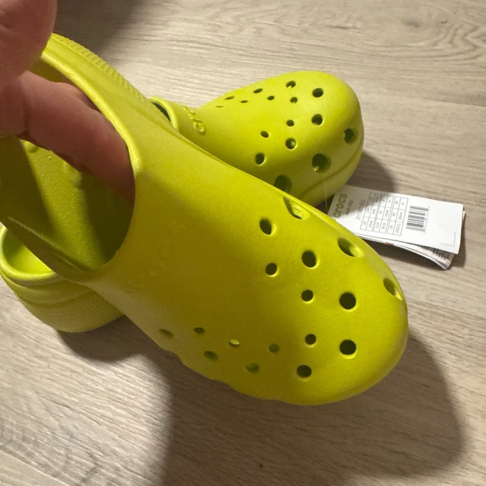 Crocs Aura Clogs Kiwi Green Color 2” Heel NWT Mens Size 6/Womens Size 8 - Picture 10 of 10